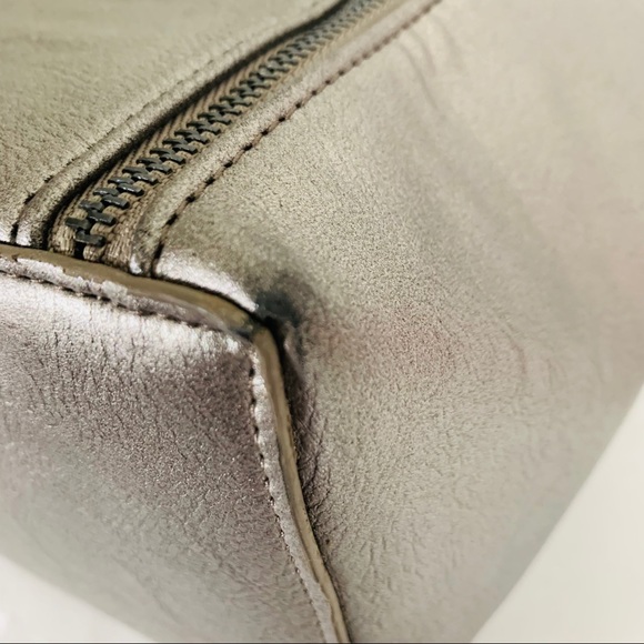 Neiman Marcus Metallic Gray Tote Good Condition💗🎉HP🎊🎁 - Picture 7 of 14